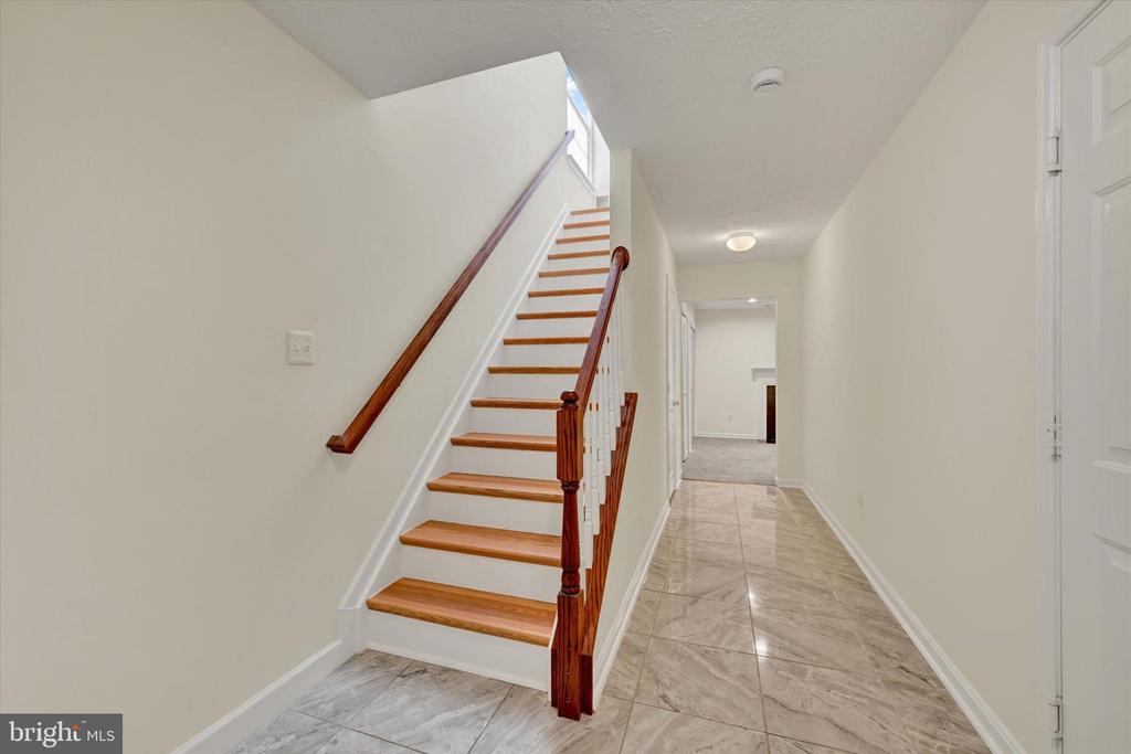3325 HOLLOW COURT