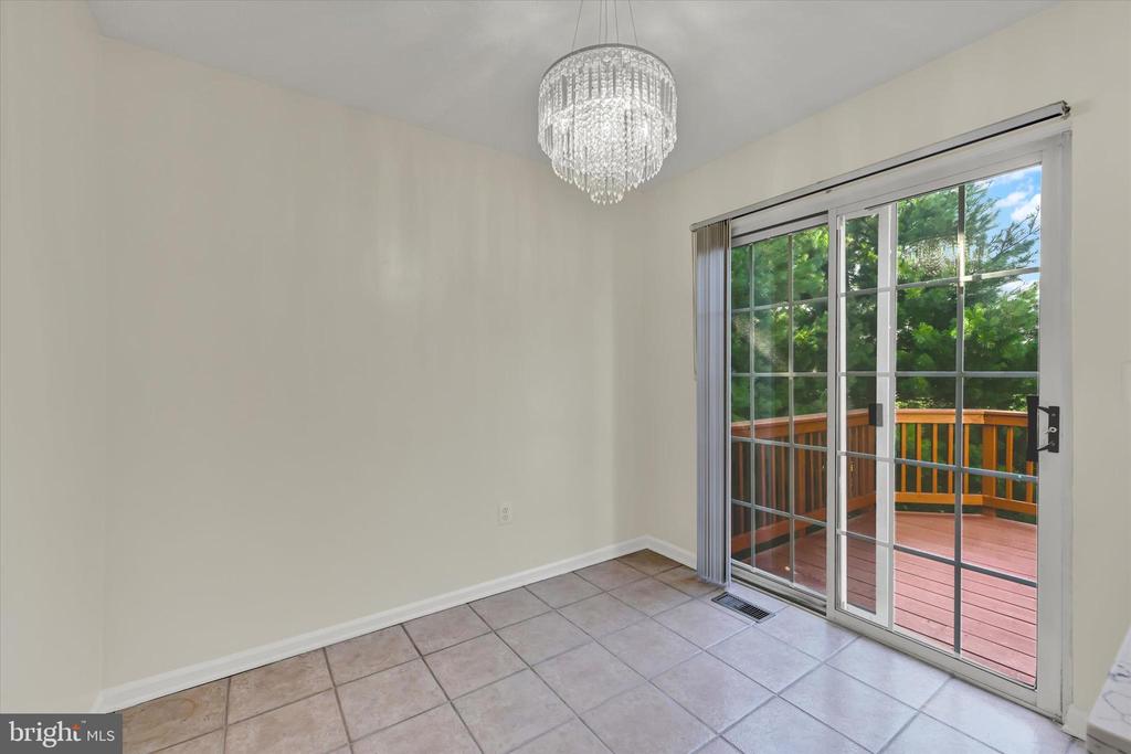 3325 HOLLOW COURT