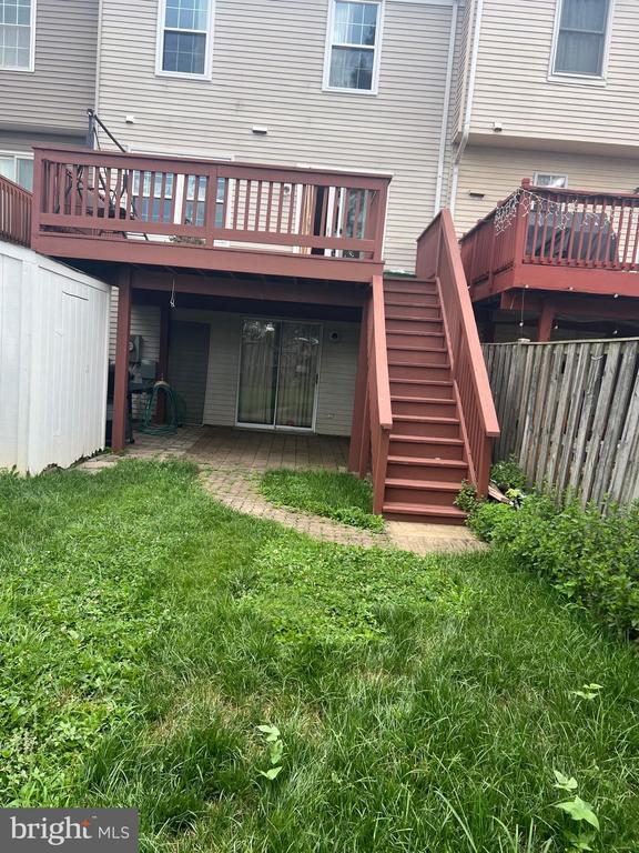 428 CAROUSEL CT