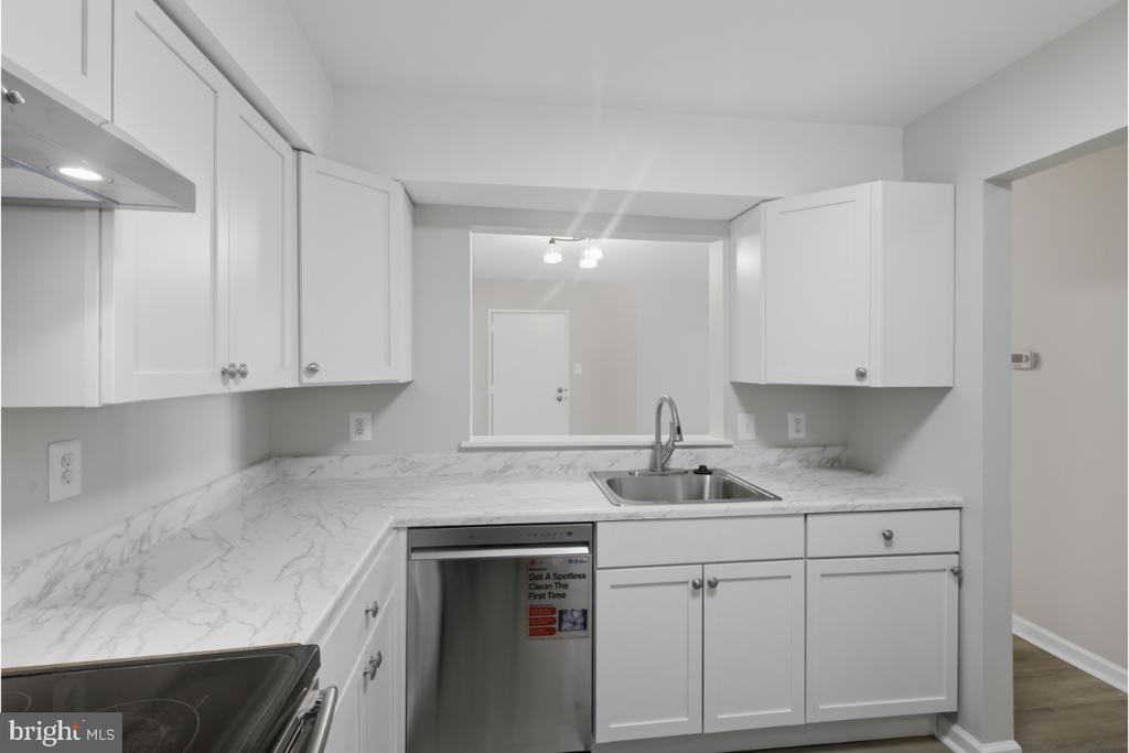 20332 BEACONFIELD TERRACE 101