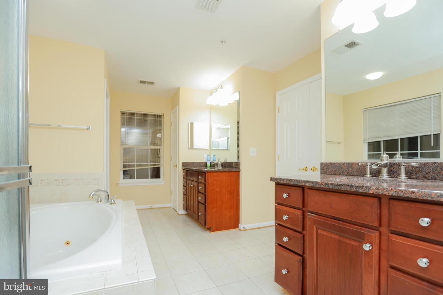 9906 FARM POND RD