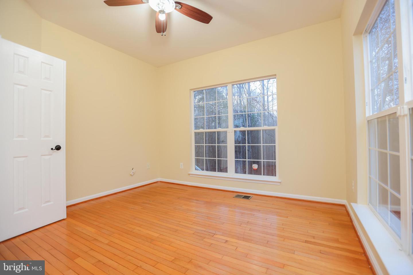 9906 FARM POND RD
