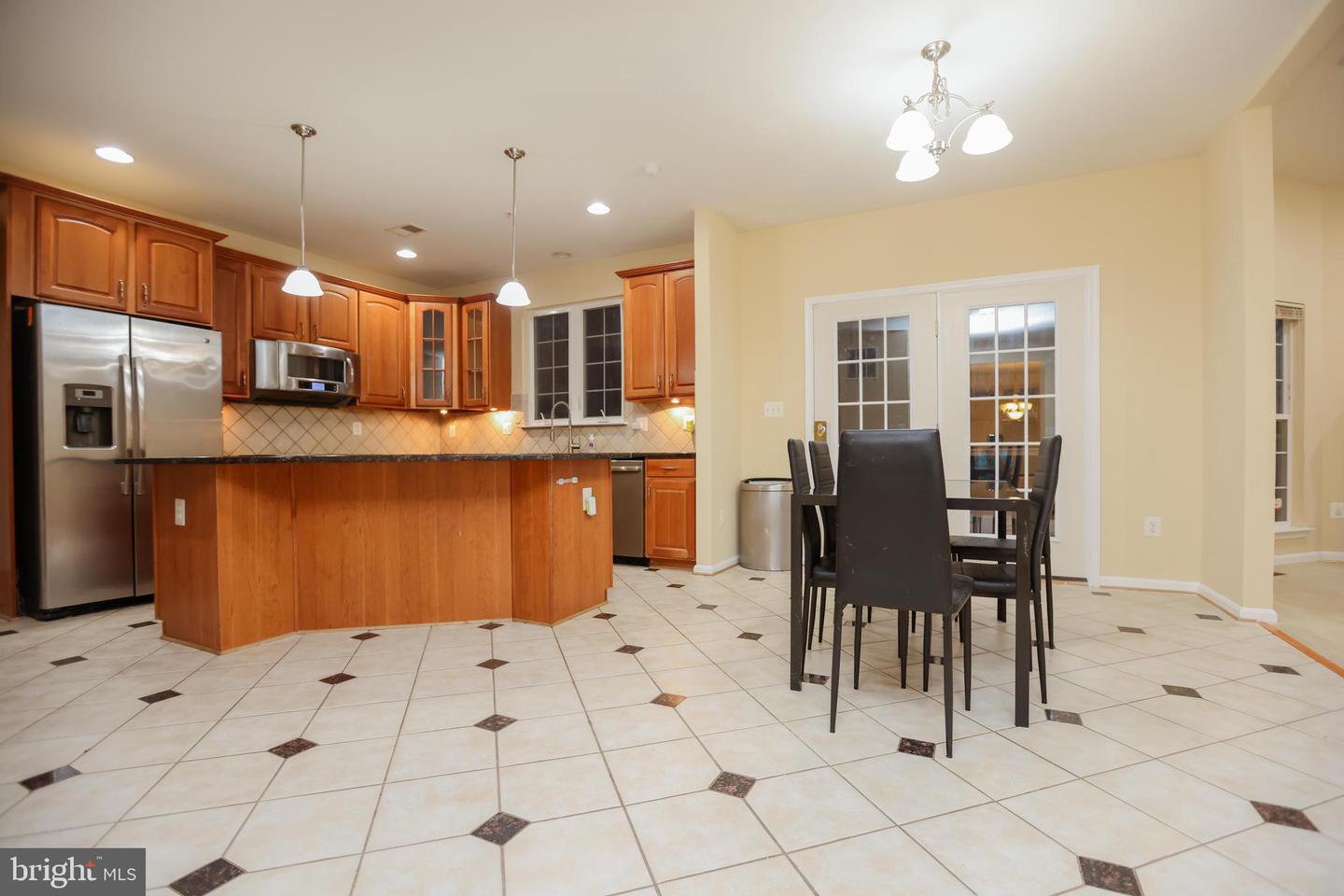 9906 FARM POND RD