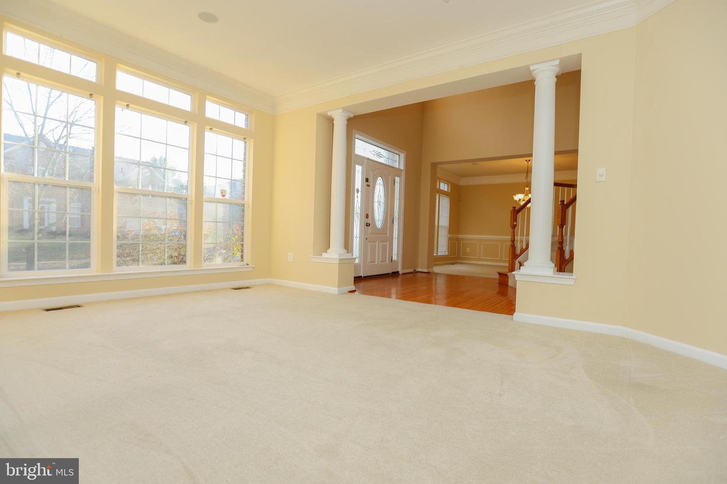 9906 FARM POND RD