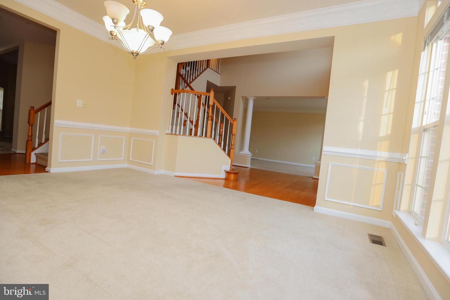 9906 FARM POND RD
