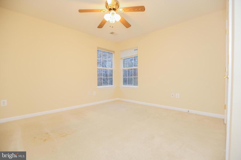 9906 FARM POND RD
