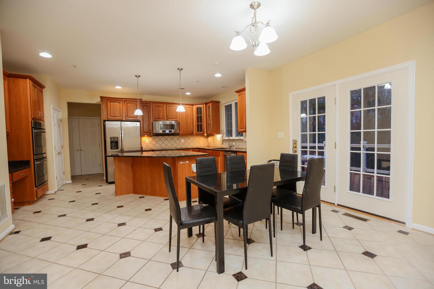 9906 FARM POND RD