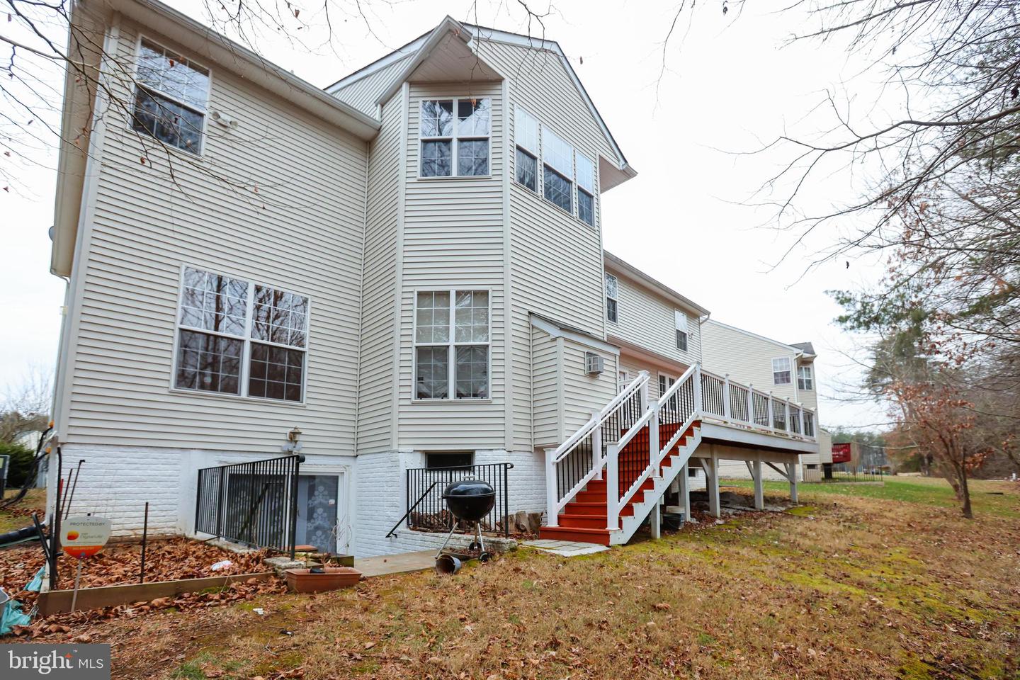 9906 FARM POND RD