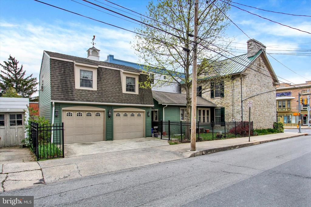 68 E King St