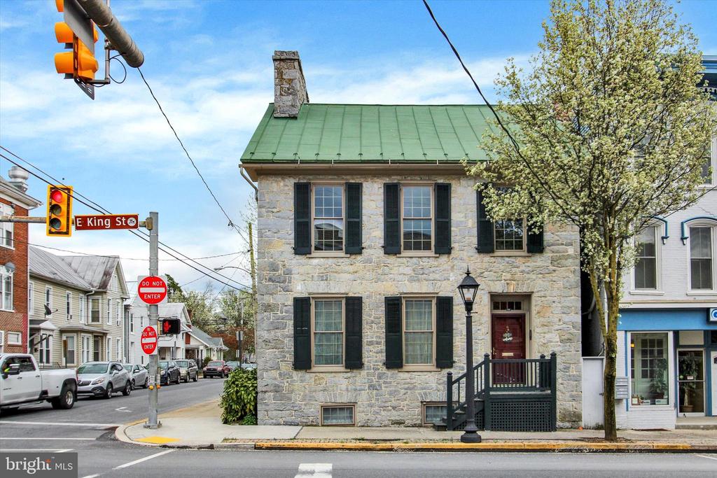 68 E King St