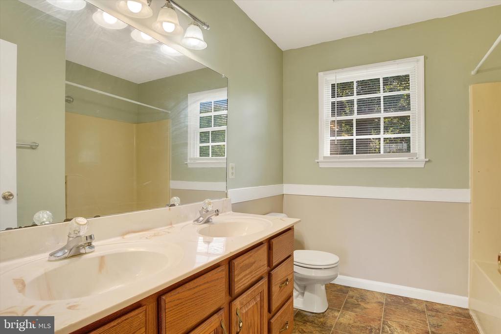 2251 Canterbury Dr