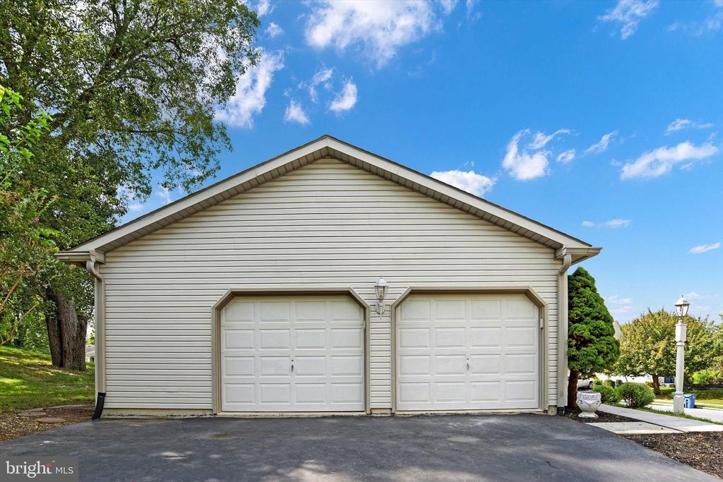2251 Canterbury Dr