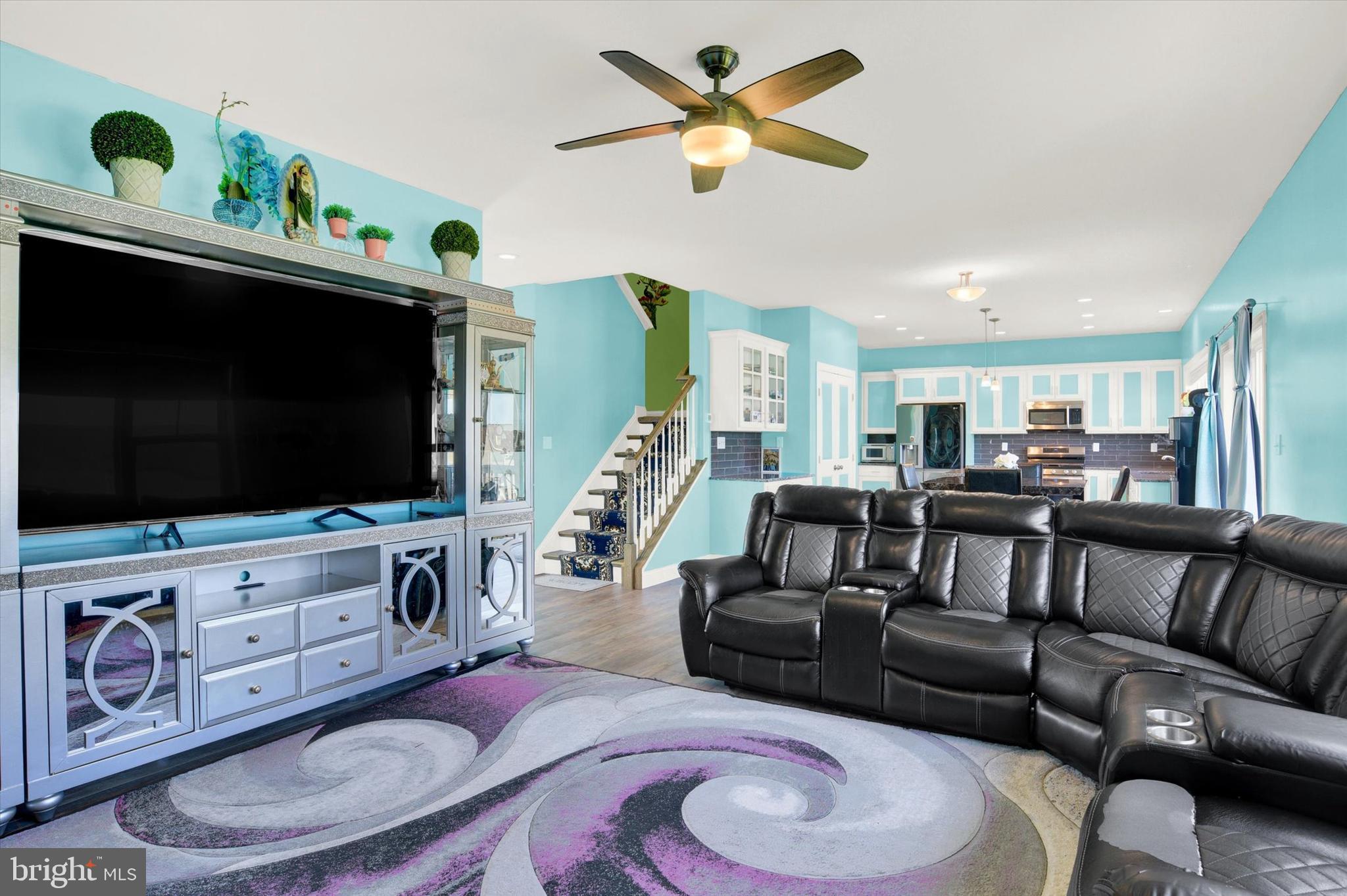 105 S SOUTH MOUNTAIN DRIVE