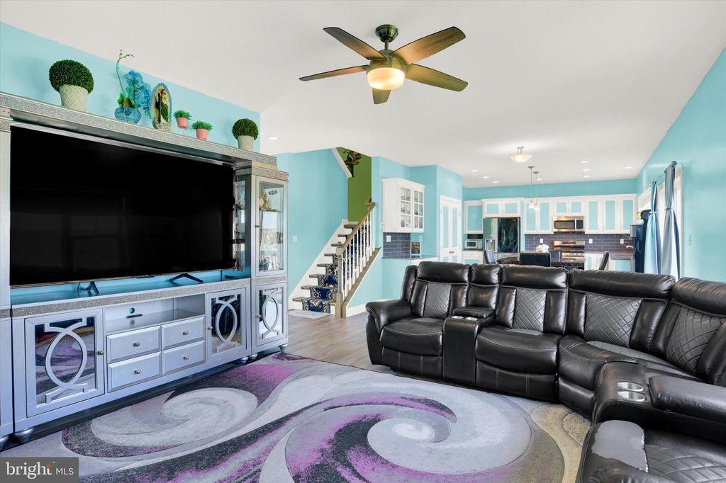 105 S SOUTH MOUNTAIN DRIVE