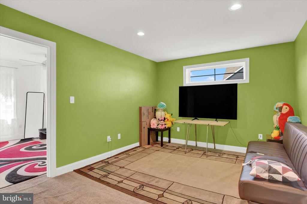 105 S SOUTH MOUNTAIN DRIVE