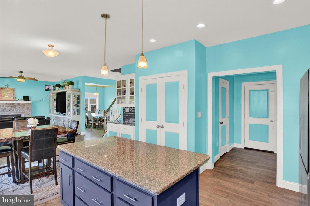 105 S SOUTH MOUNTAIN DRIVE