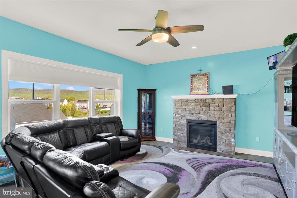105 S SOUTH MOUNTAIN DRIVE