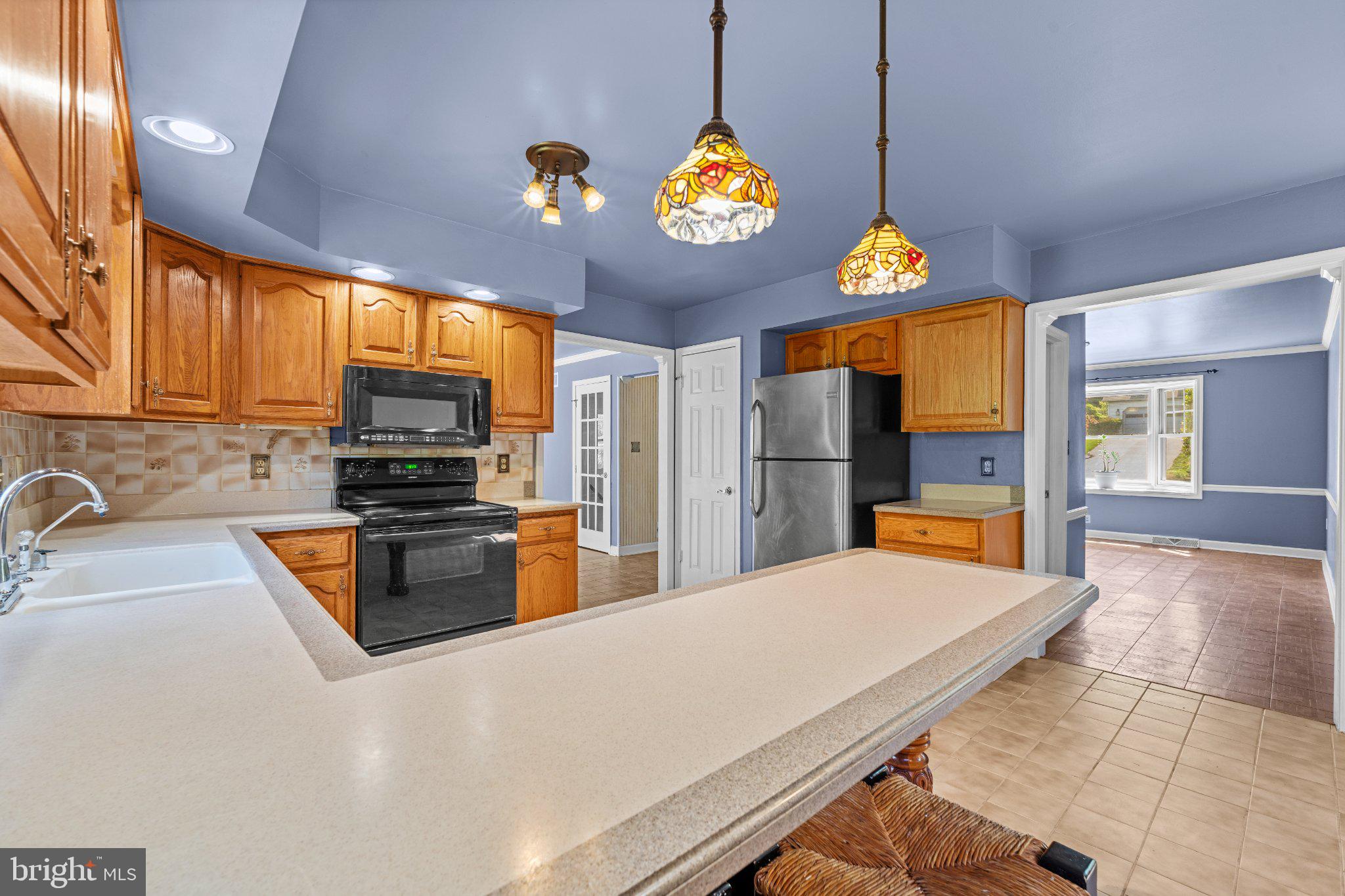1035 COUNTRY CLUB ROAD
