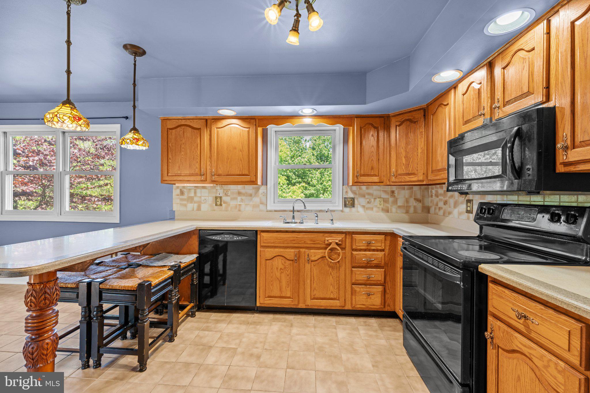 1035 COUNTRY CLUB ROAD