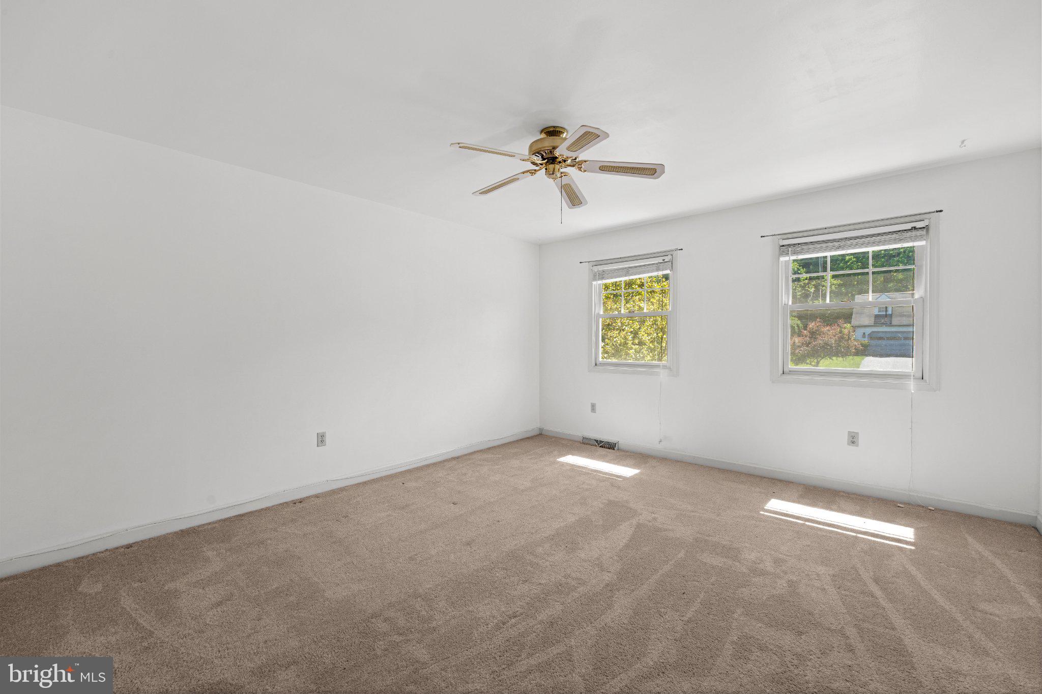 1035 COUNTRY CLUB ROAD