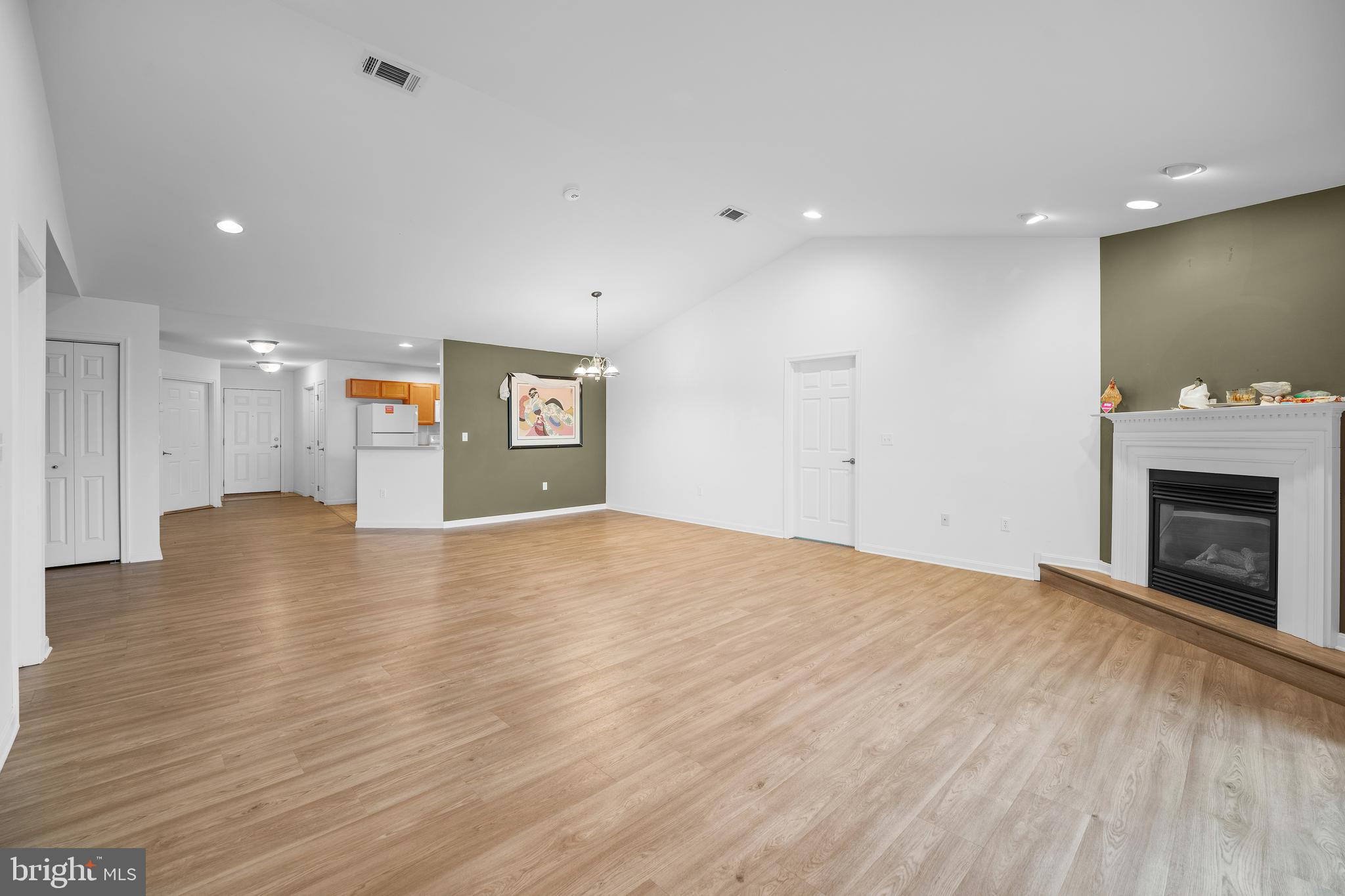 123 BLACKBIRD LANE