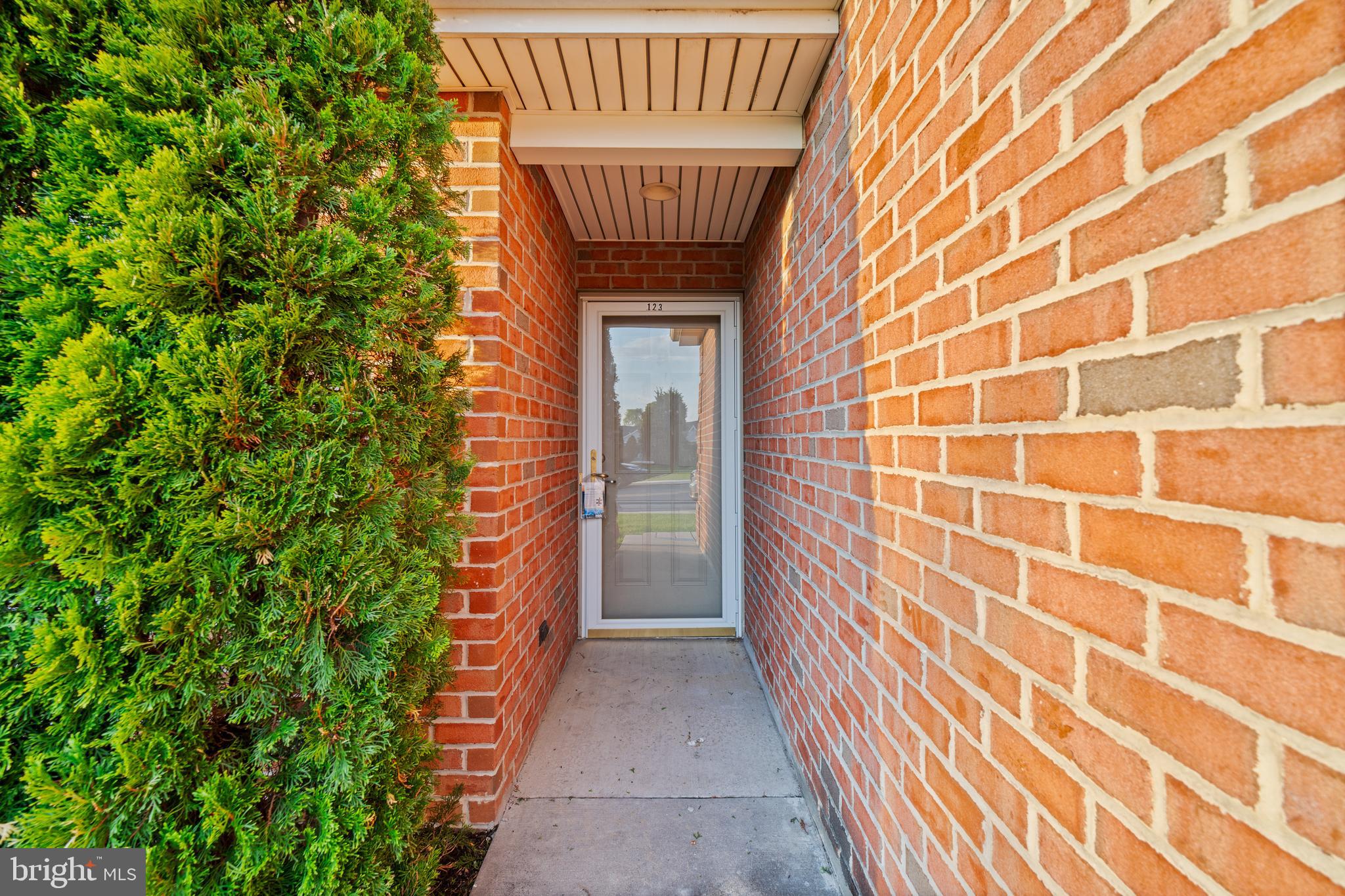 123 BLACKBIRD LANE