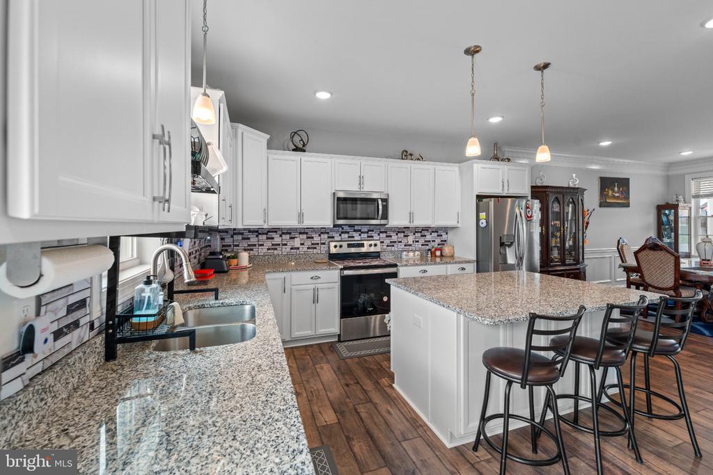 1905 EDGEWOOD DRIVE