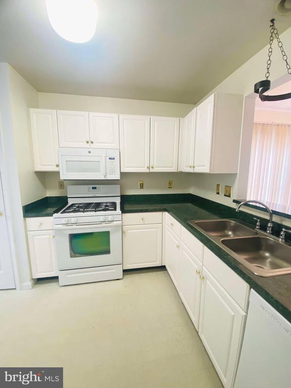 1946 Daybreak Cir