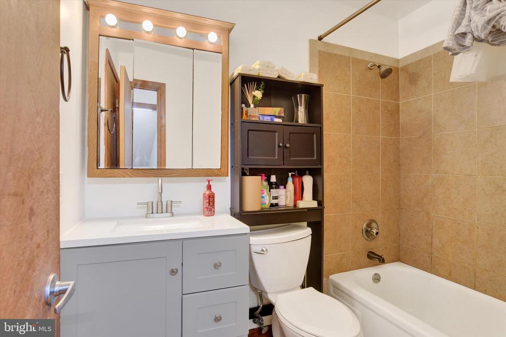 4832 Sweetbrier Ter