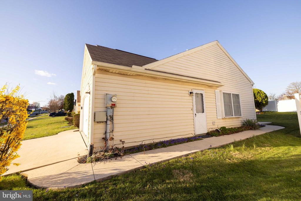 3525 Athena Ave