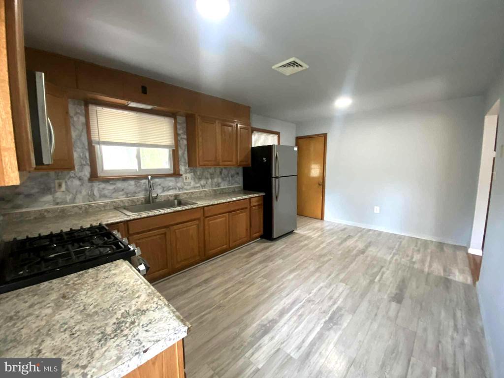 4800 E CIRCLE DRIVE
