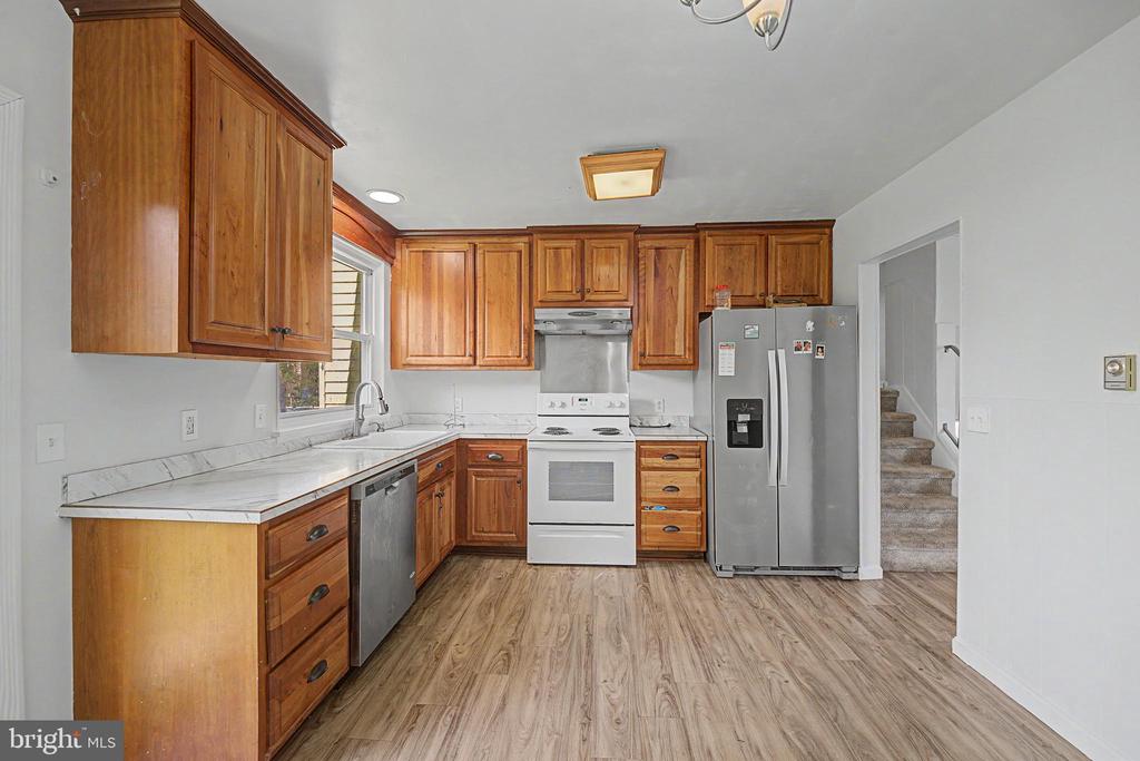 1504 RIDGEVIEW LANE