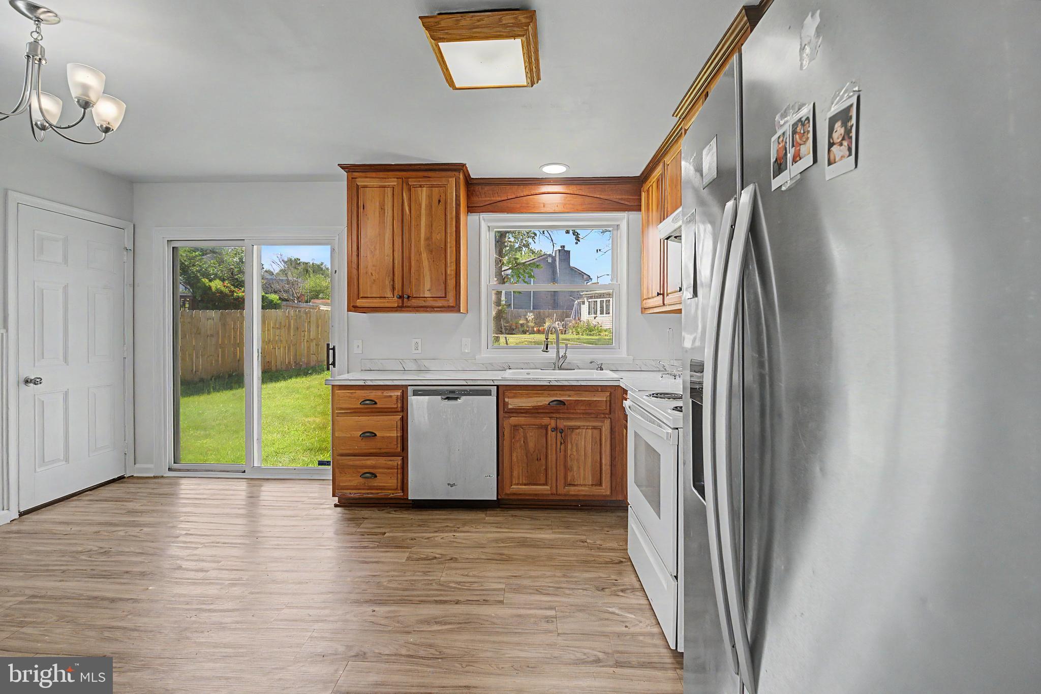 1504 RIDGEVIEW LANE