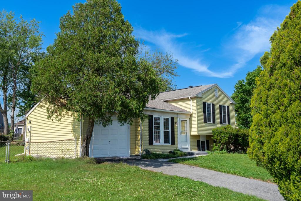 1504 RIDGEVIEW LANE