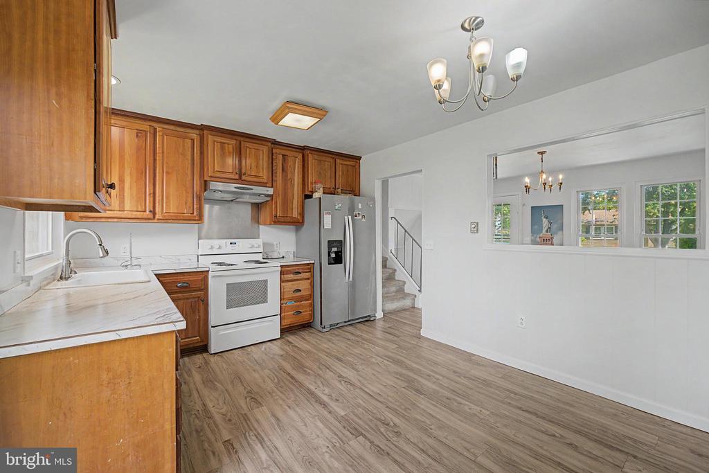 1504 RIDGEVIEW LANE