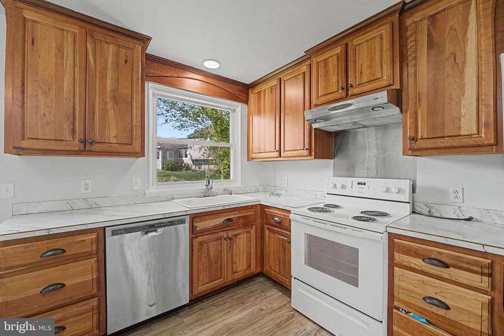 1504 RIDGEVIEW LANE