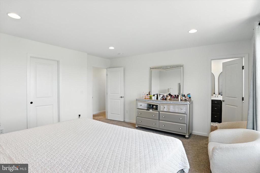 1738 BRADLEY DRIVE