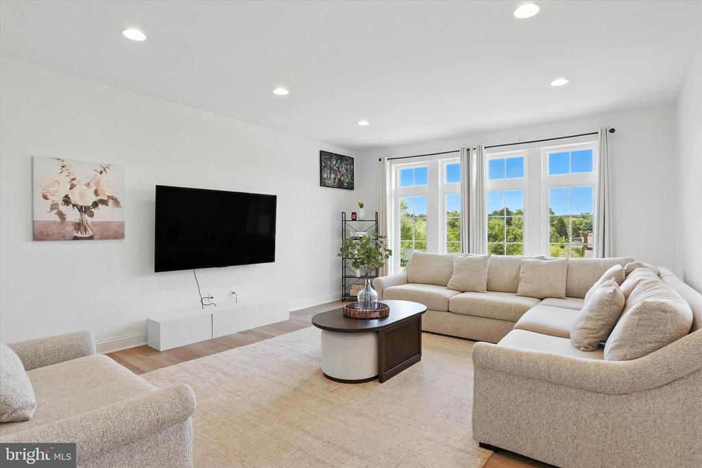 1738 BRADLEY DRIVE