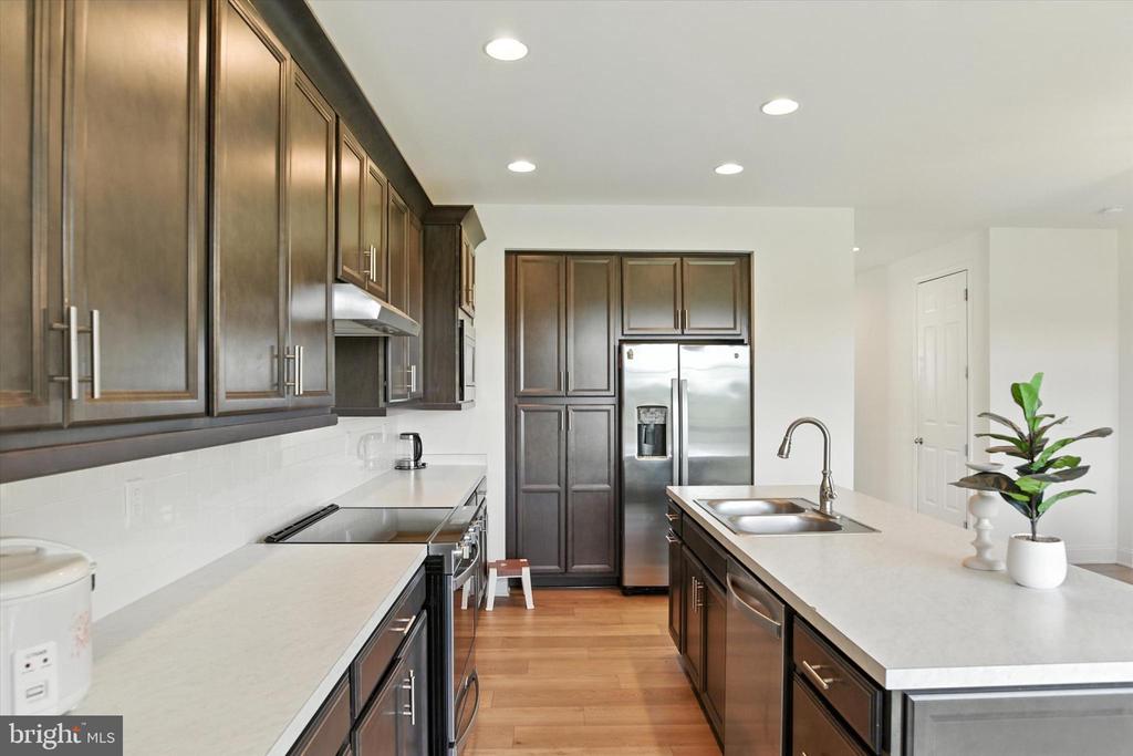 1738 BRADLEY DRIVE