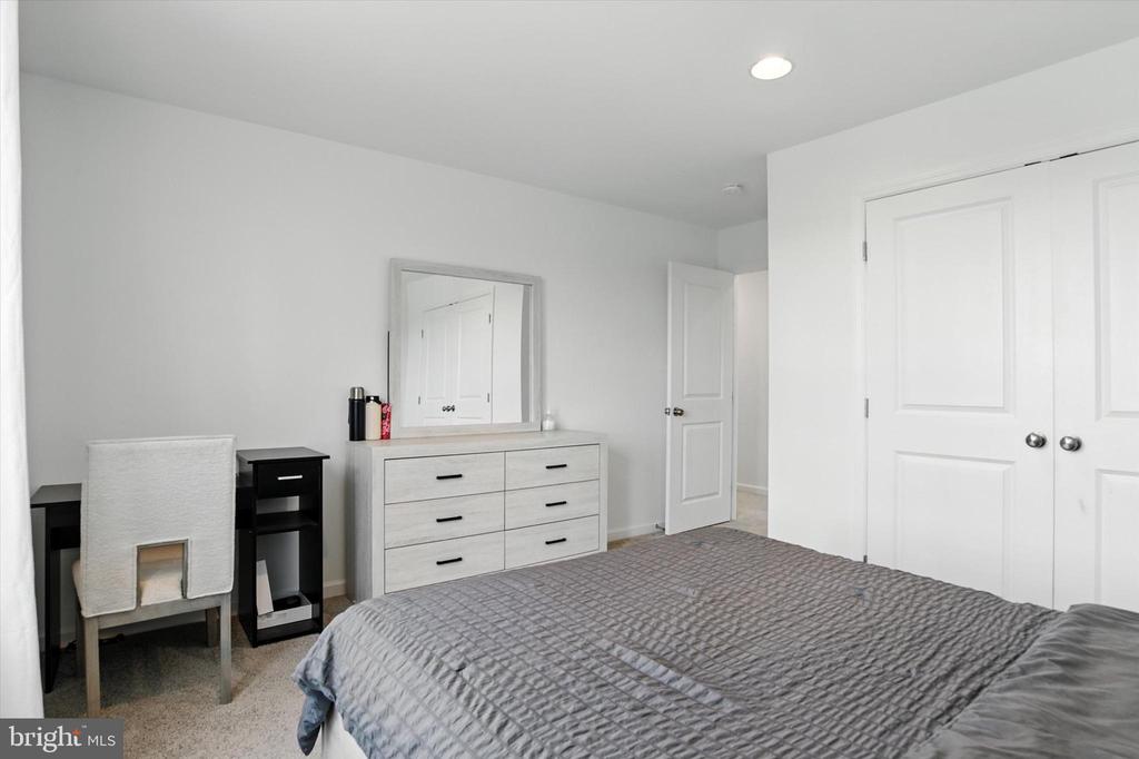 1738 BRADLEY DRIVE
