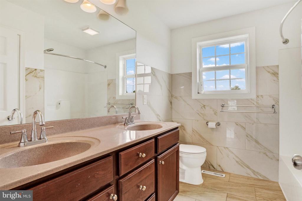 6254 CHATHAM GLENN WAY