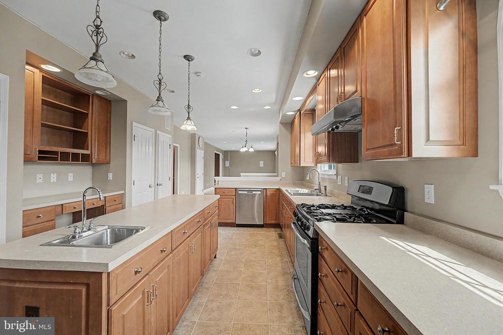 6312 ASTON COURT