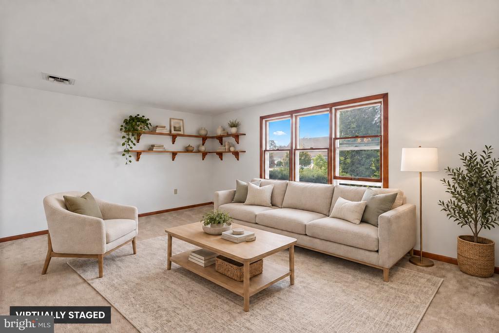 903 MANOR DRIVE