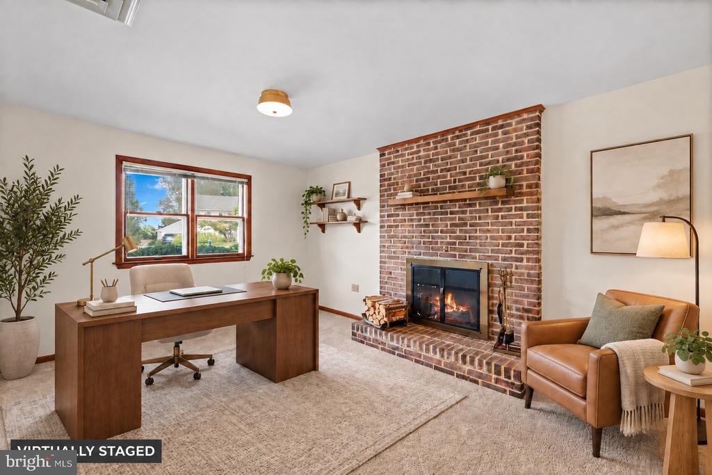 903 MANOR DRIVE