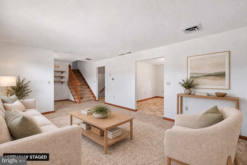 903 MANOR DRIVE