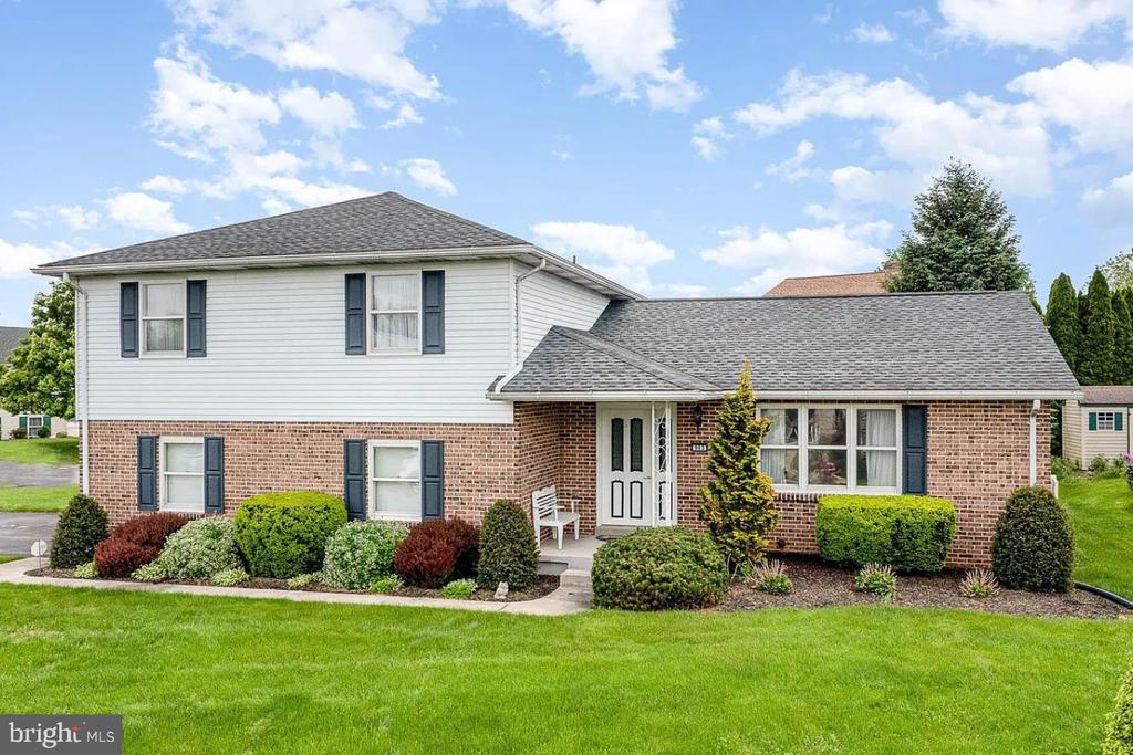 903 MANOR DRIVE