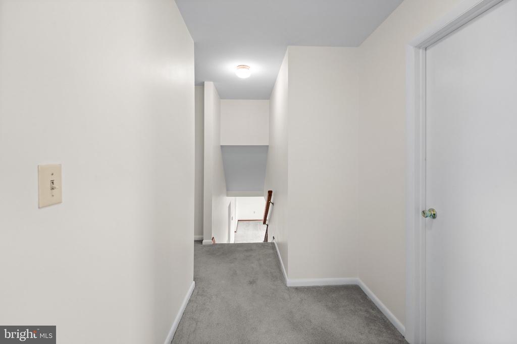 903 MANOR DRIVE