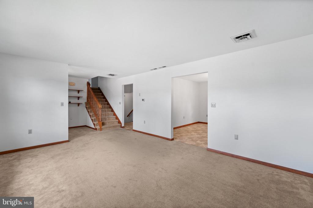 903 MANOR DRIVE