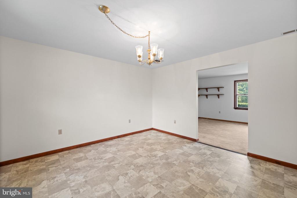 903 MANOR DRIVE