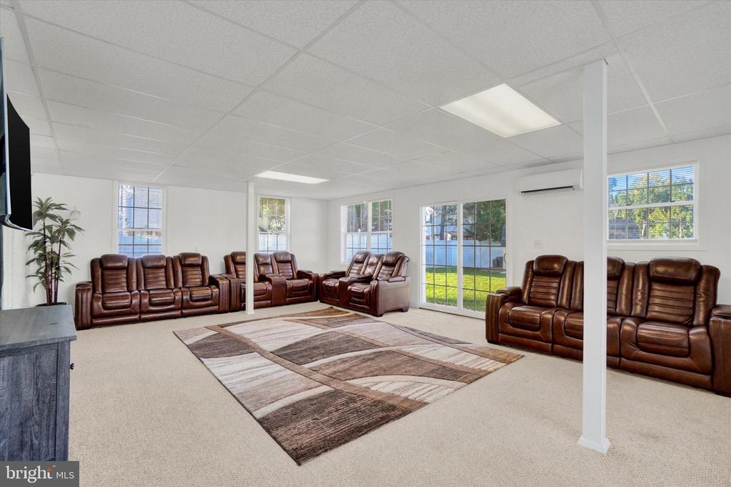 934 Raymee Dr